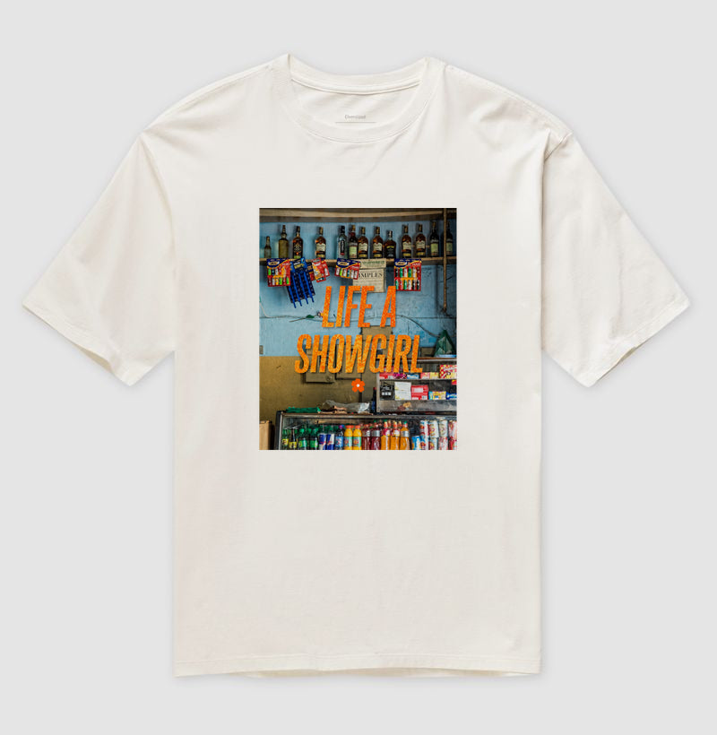 Camiseta Oversized Delgado "LIFE A SHOWGIRL"