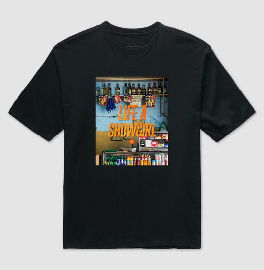 Camiseta Oversized Delgado "LIFE A SHOWGIRL"